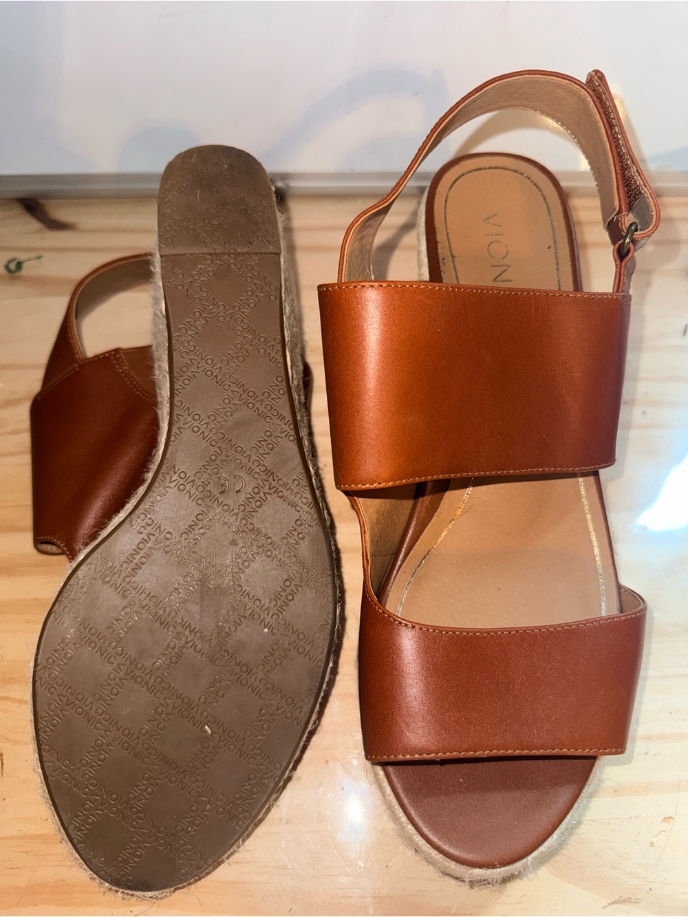 Vionic Women’s Tan Leather Wide-Strap wedges - Picture 3 of 4